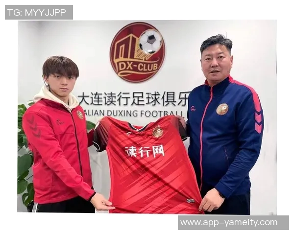 原上海海港边卫李武泽正式加盟中乙大连可为球队助力新征程